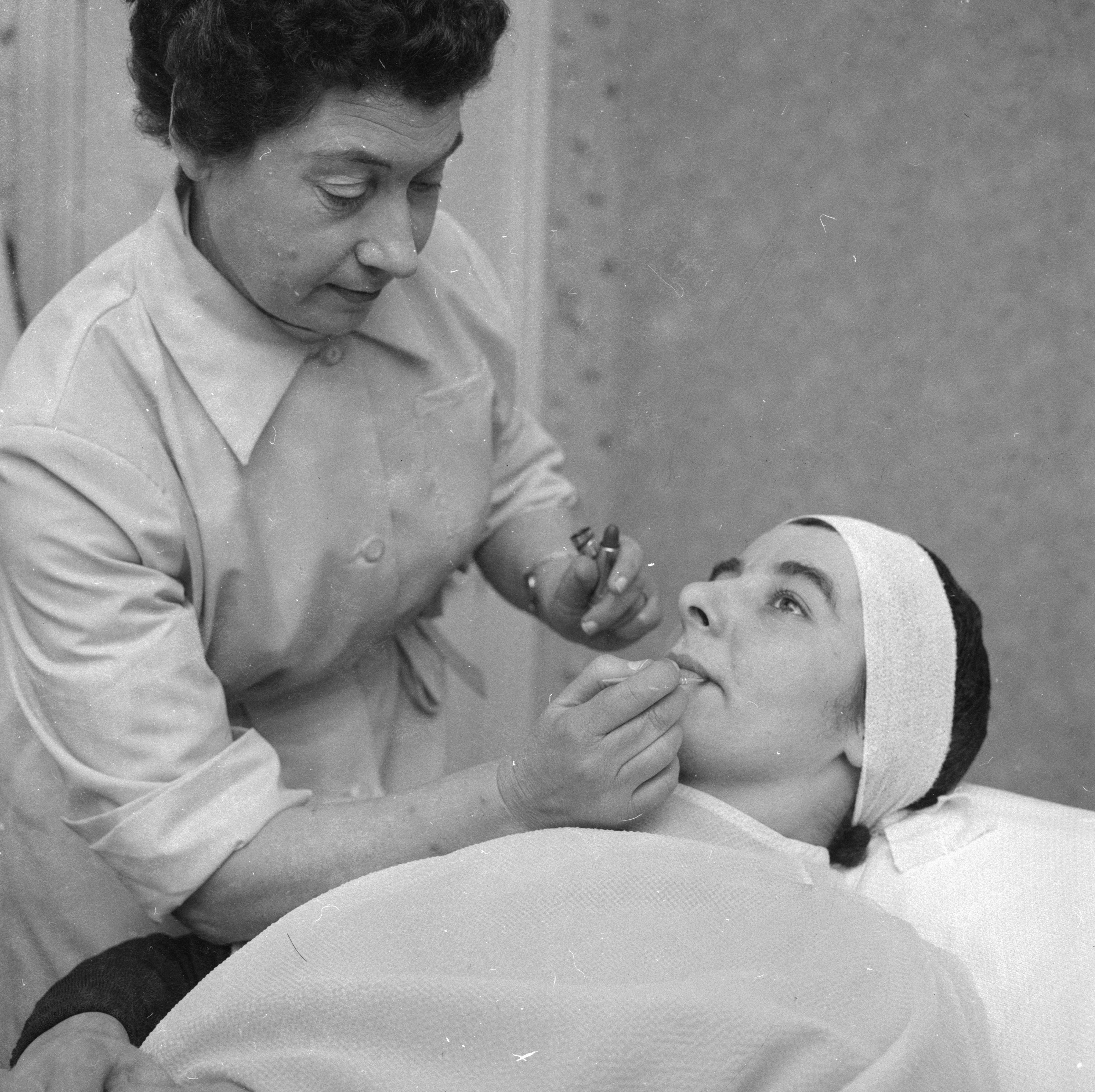 Foto: Medicina estética en 1958. (Getty Images/Frank Martin/BIPs)