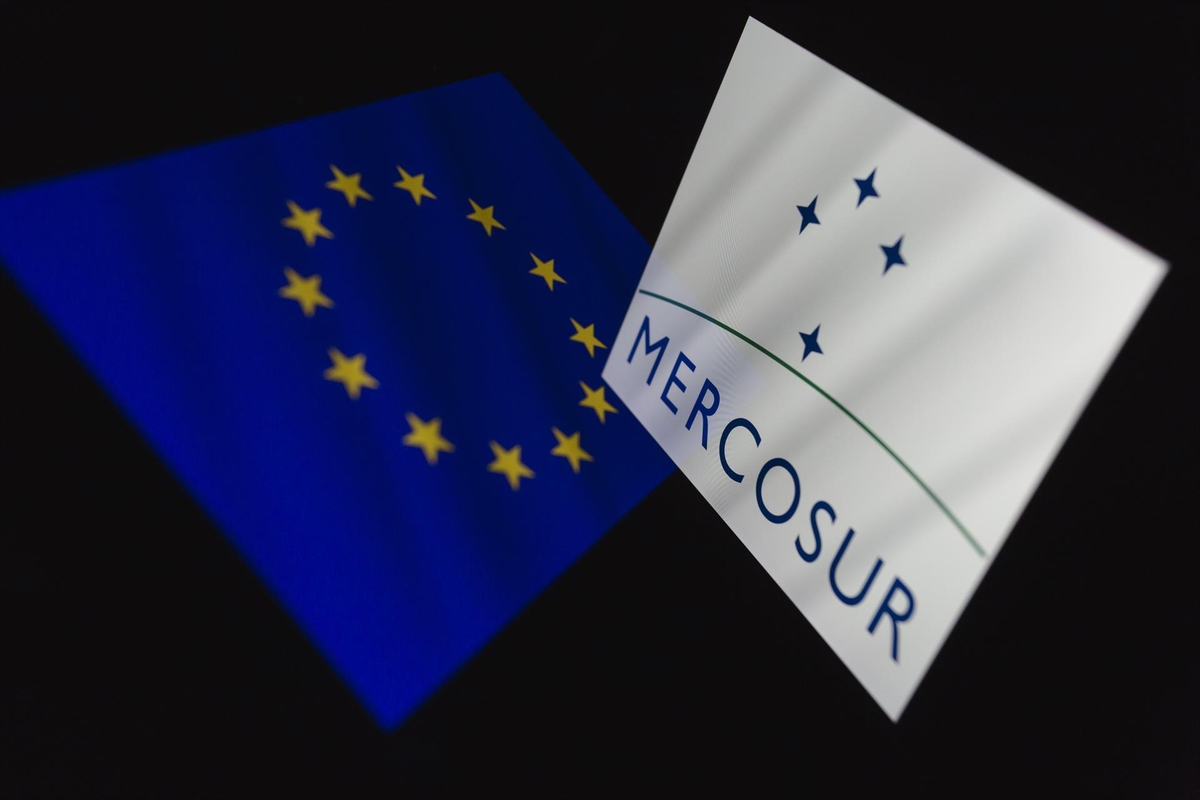 Imagen de archivo de los logotipos de la Unión Europea y Mercosur (Europa Press)