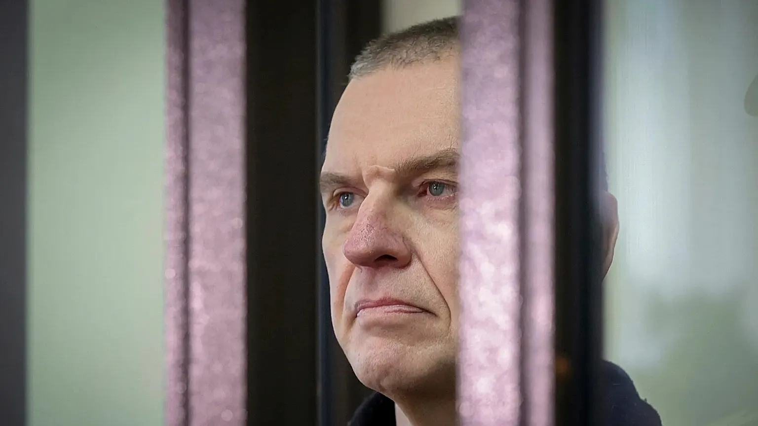 Journalist Andrzej Poczobut stands in a defendants' cage in court in Grodno, 16 January, 2023