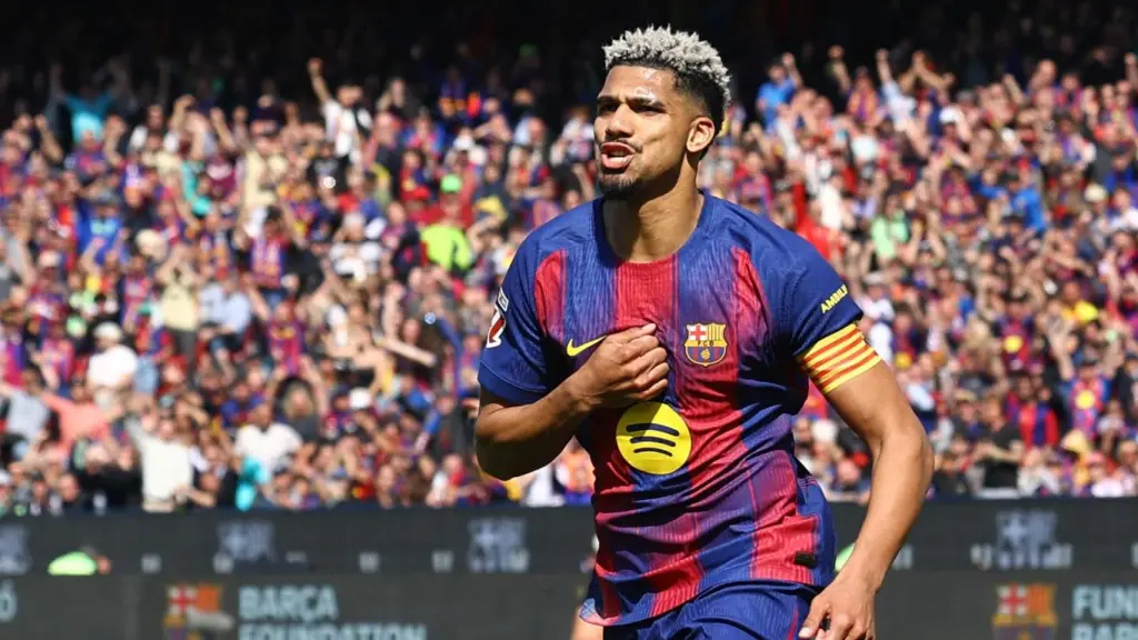 Araujo celebra el gol marcado ante el Rayo Vallecano.