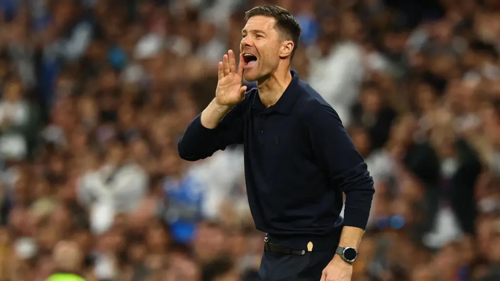 Xabi Alonso, durante El Clásico contra el Barça.