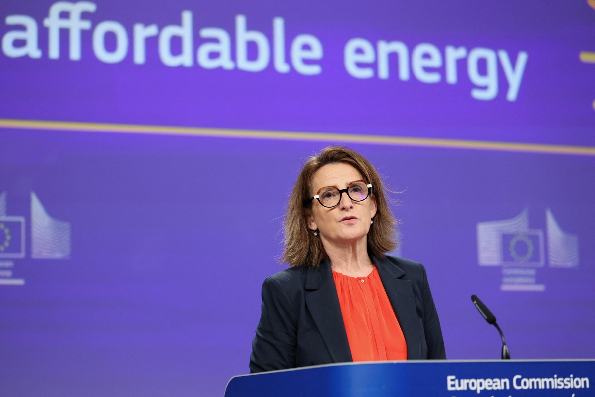 La vicepresidenta de Transición Limpia, Justa y Competitiva de la Comisión Europea, Teresa Ribera, en una comparecencia ante la prensa. (REUTERS/Omar Havana)