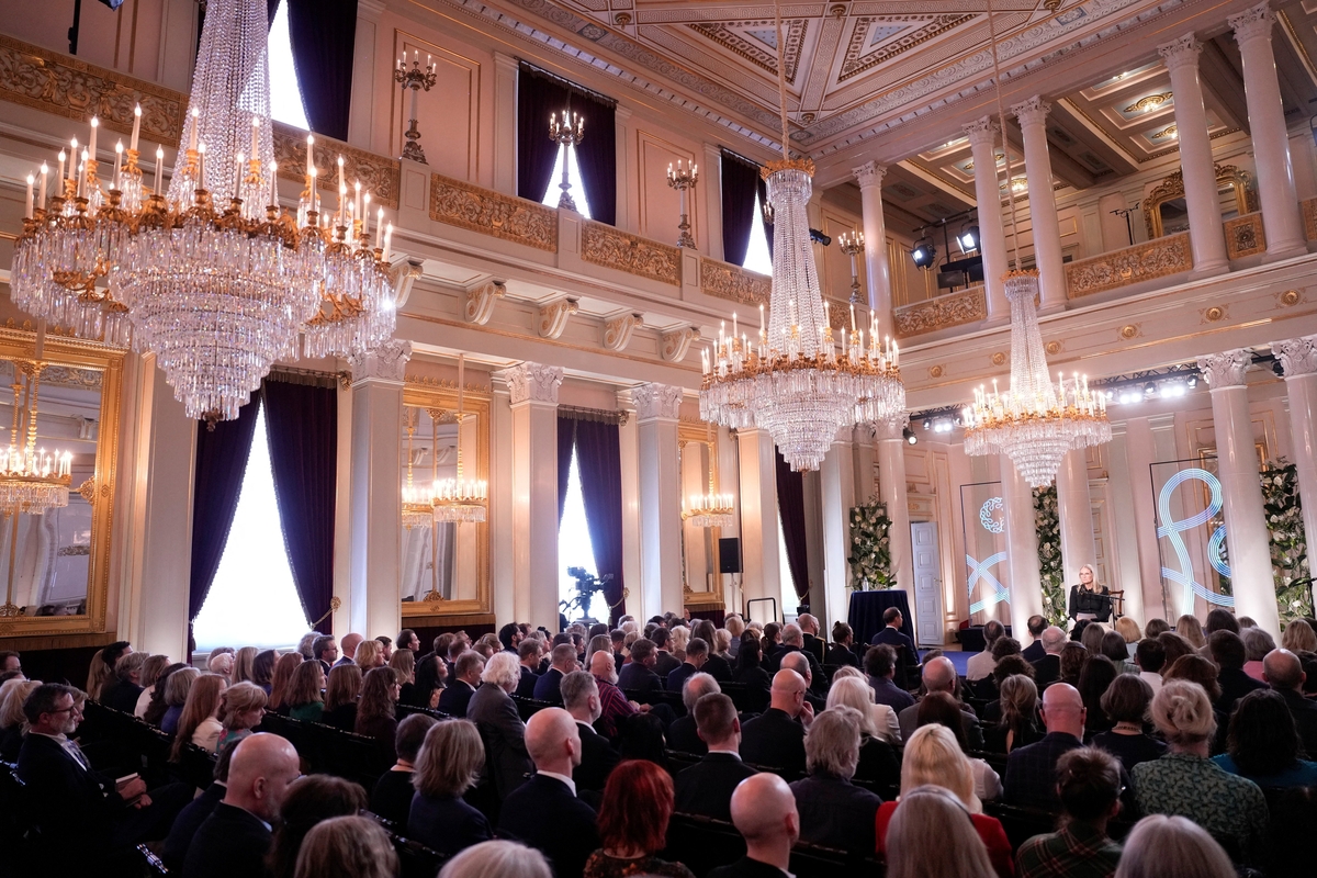 La princesa heredera de Noruega, Mette-Marit, pronuncia un discurso durante la Conferencia Fosse de este año en el Palacio de Oslo, Noruega, el 23 de abril de 2026. (NTB/Javad Parsa vía REUTERS).
