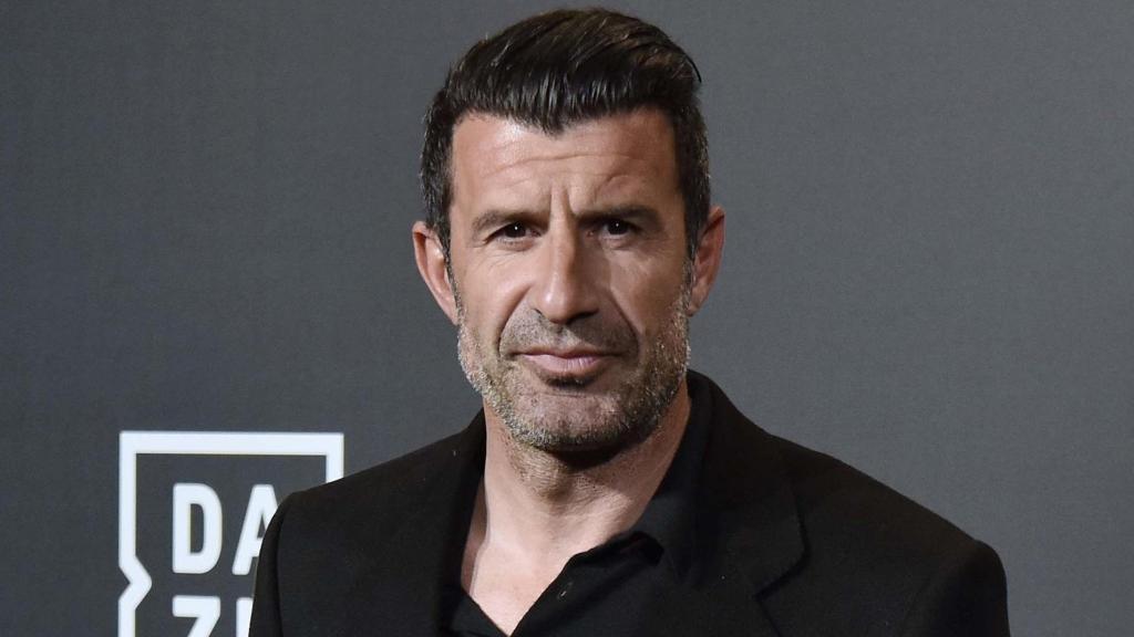 Luis Figo posando.