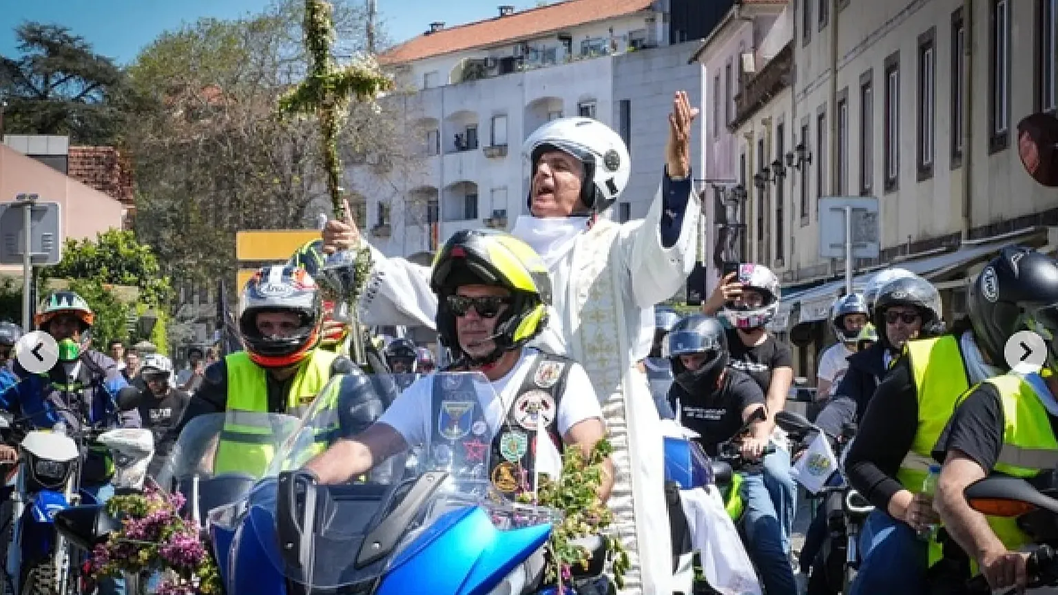 Father Avelino Alves arrives in the town of Sintra for the 2026 Easter Procession. Credits: instagram Sintra Town Hall