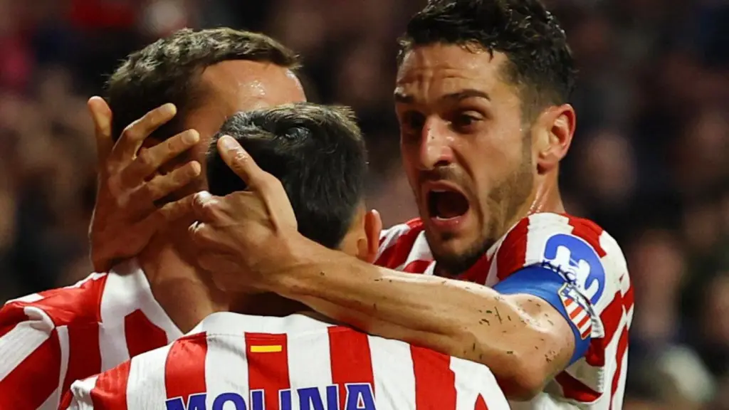 Koke, Molina y Griezmann celebran uno de los goles del Atlético de Madrid ante el Barça.