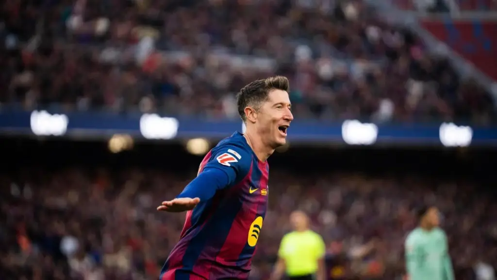 Lewandowski celebra su gol al Athletic, el primero del Barça en su regreso al Camp Nou