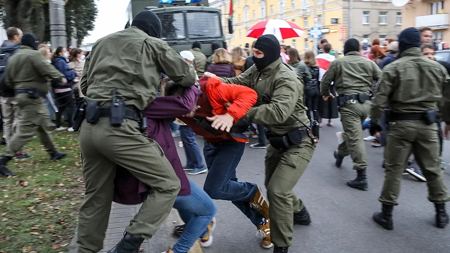 Police officers detain protesters during a rally in Minsk, 8 September, 2020