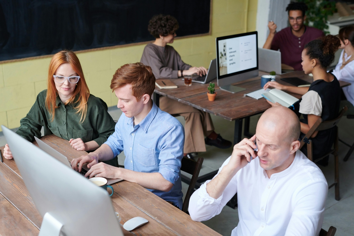 Lo que te tiene que pagar la empresa por trabajar en festivo (Pexels)
