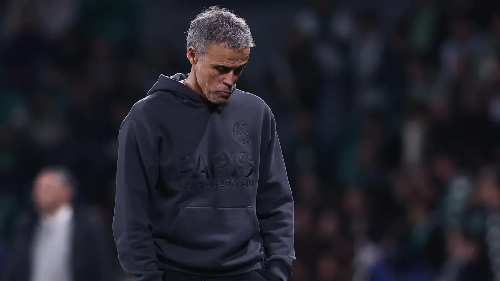 Luis Enrique, serio durante el partido ante el Sporting CP