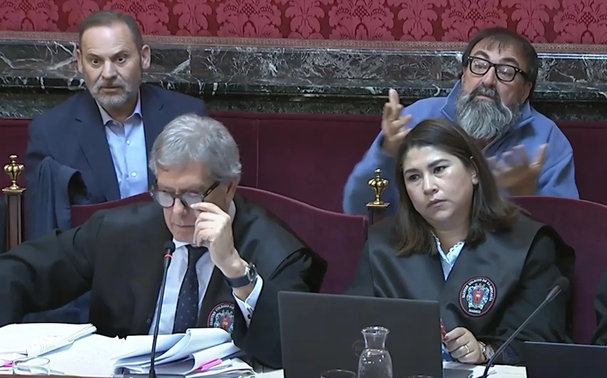 El exministro Ábalos y su asistente, Koldo García, ayer en el juicio que se sigue contra ellos en el Tribunal Supremo./