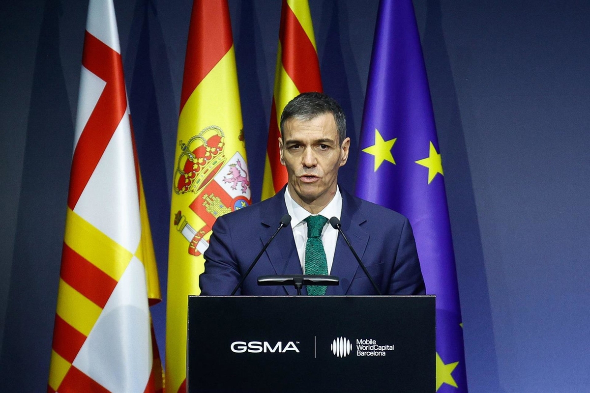 El presidente del Gobierno, Pedro Sánchez, interviene durante la cena oficial de inauguración del Mobile World Congress (MWC) Barcelona 2026, en el Museu Nacional d'Art de Catalunya, a 1 de marzo de 2026, en Barcelona. (Kike Rincón/Europa Press)