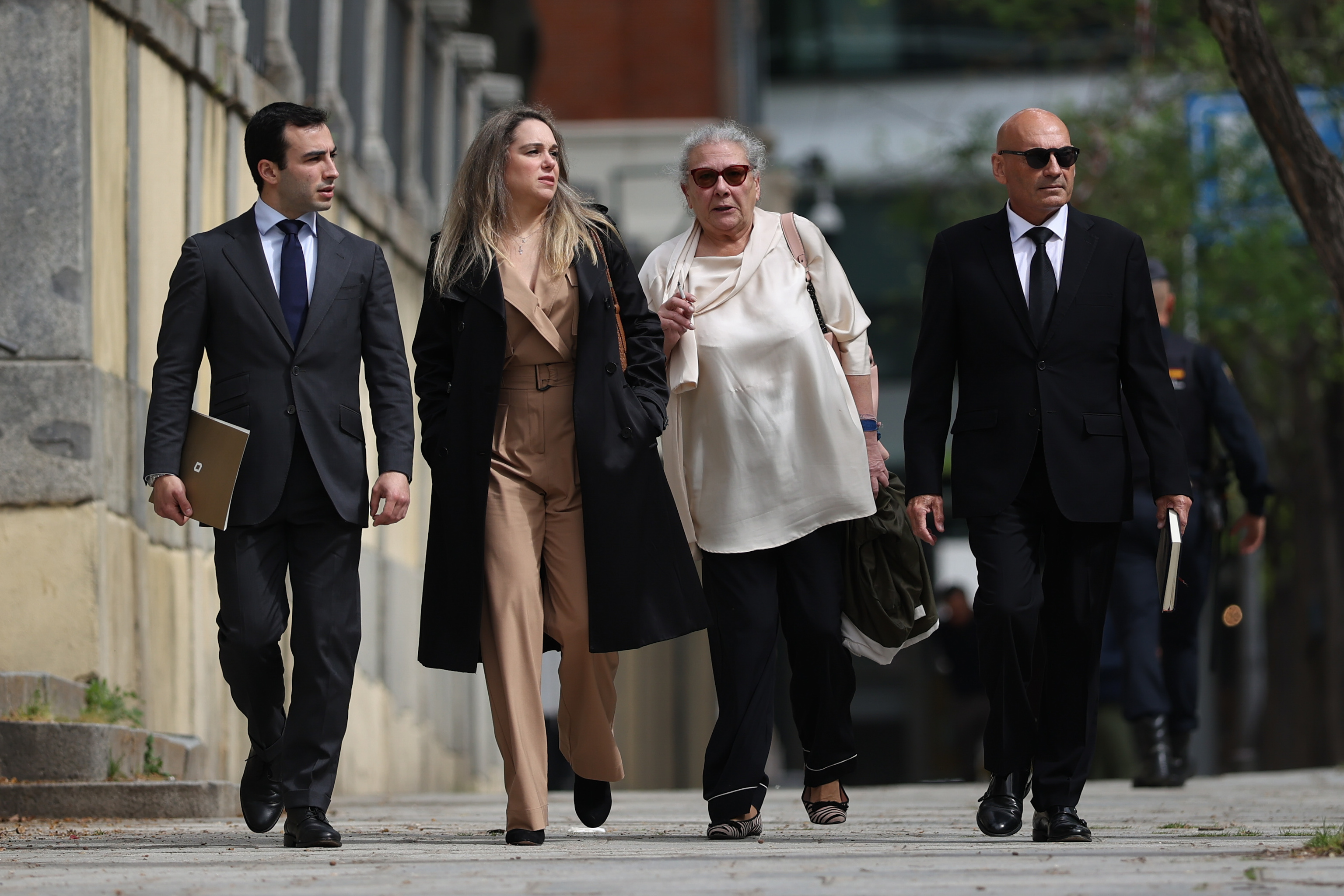 Carmen y Leonor Pano, a la salida del Supremo.