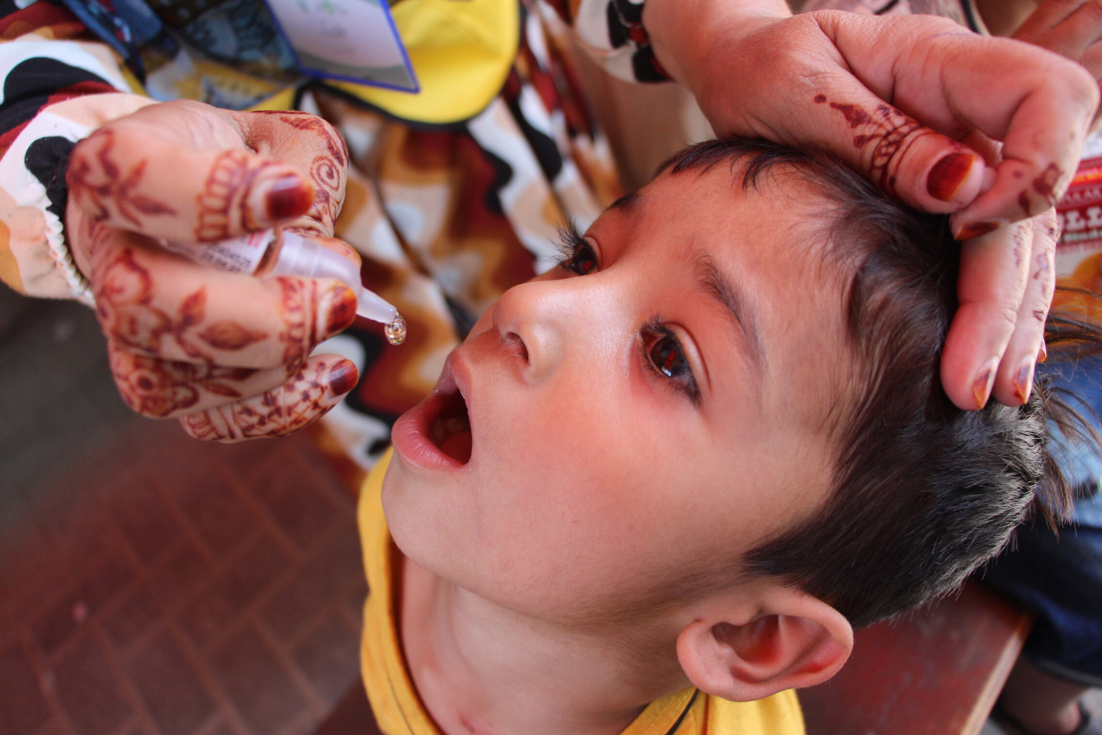 Vacunación contra la polio en Pakistán. (EFE/EPA/Waqar Hussain)