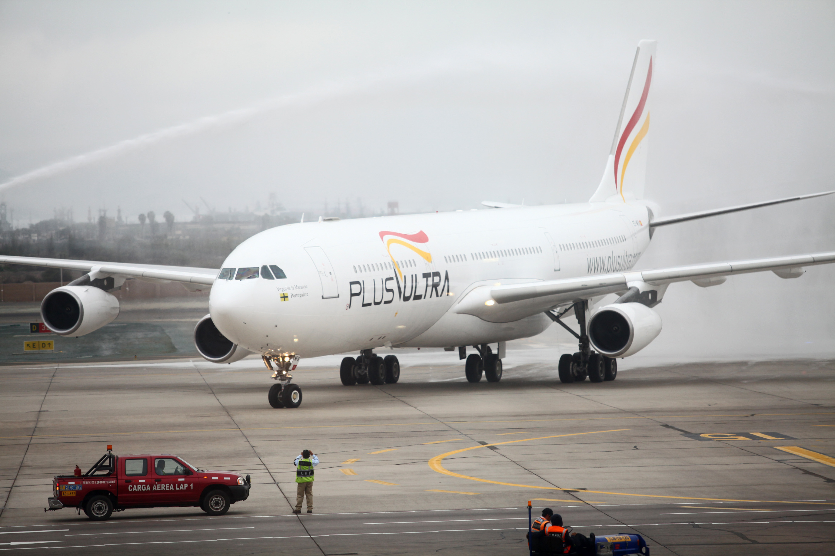 Un avión de la aerolínea española Plus Ultra