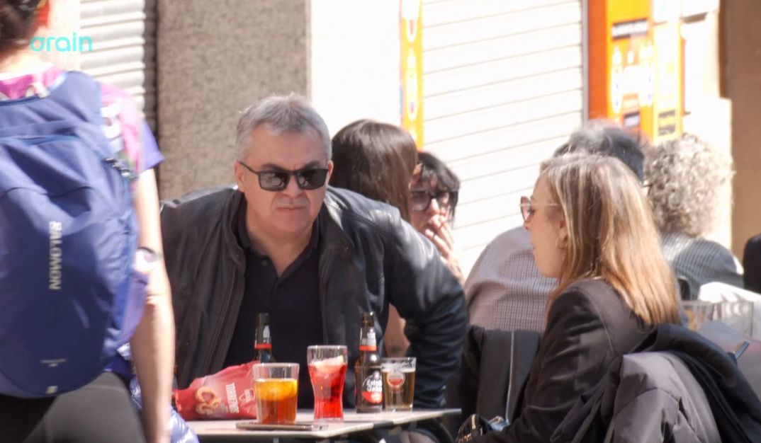 El ex secretario de Organización del PSOE, Santos Cerdán, y su esposa, Francisca Muñoz.