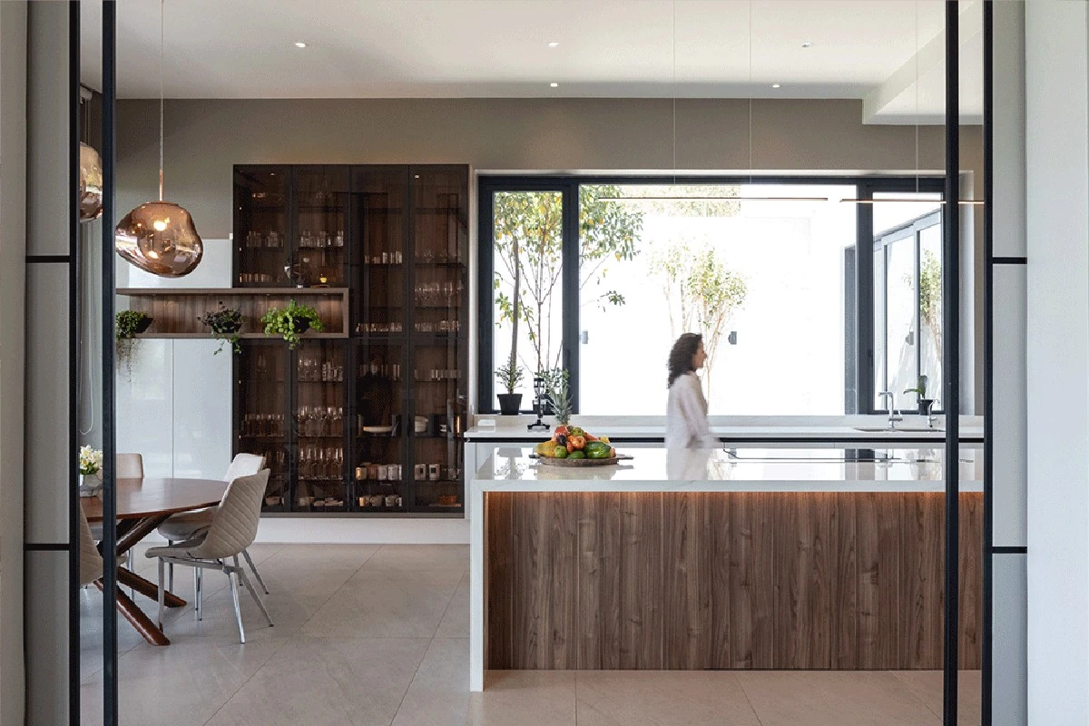 Adiós a la cocina de planta abierta: por qué la cocina semiabierta es mejor - image 1