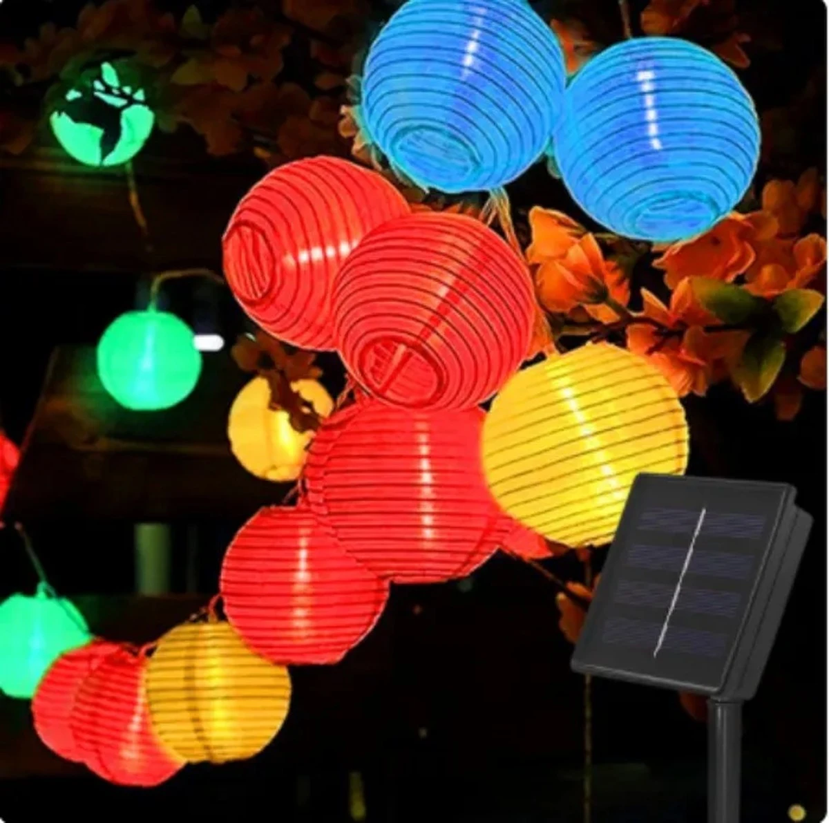 Adiós a la luz cara: los faroles LED solares de Lidl para iluminar gratis tu jardín - image 1