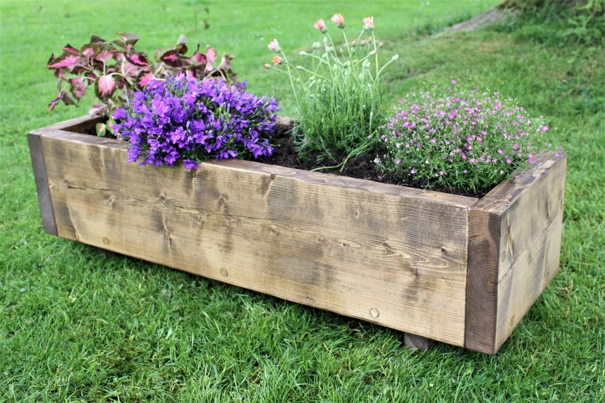 Adiós a las macetas sosas: el Jardin Wooden Wheelbarrow Planter de Home Bargains por 13£ - image 1