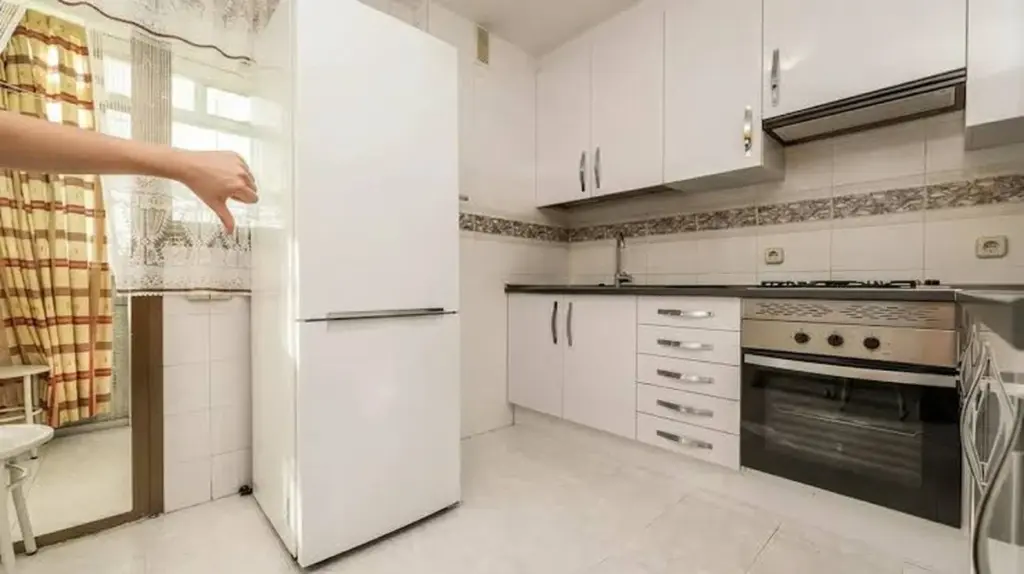 Adiós al horno cerrado: el hábito en la cocina que ahorra un 20%