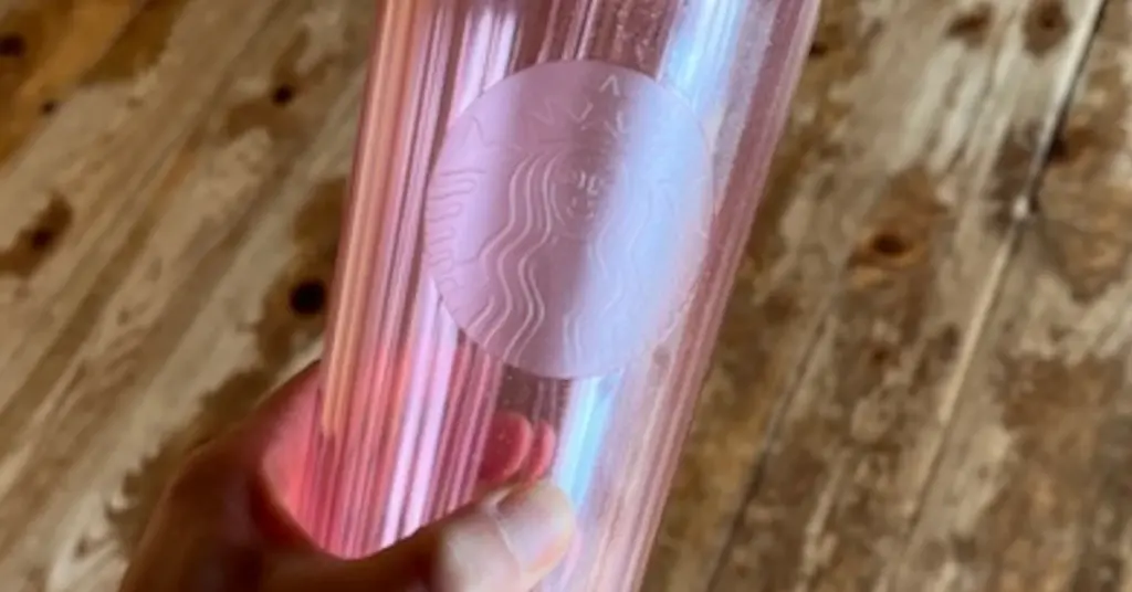 Adiós al impuesto de plástico: el truco con el Vaso de precipitados con purpurina rosa 710ml de Starbucks