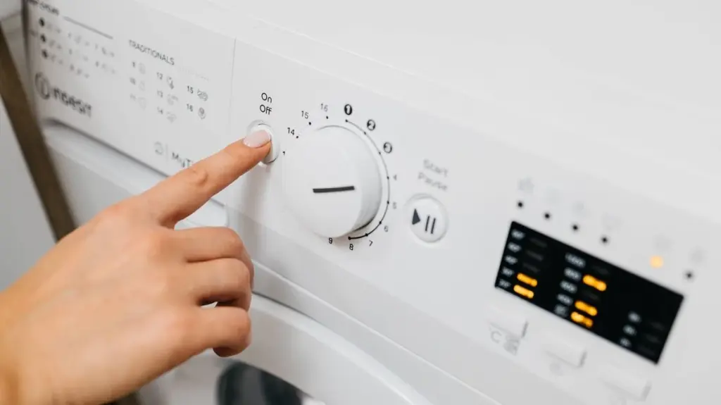 Adiós al Moho: el truco de 5 segundos al usar tu Lavadora que salva tu ropa