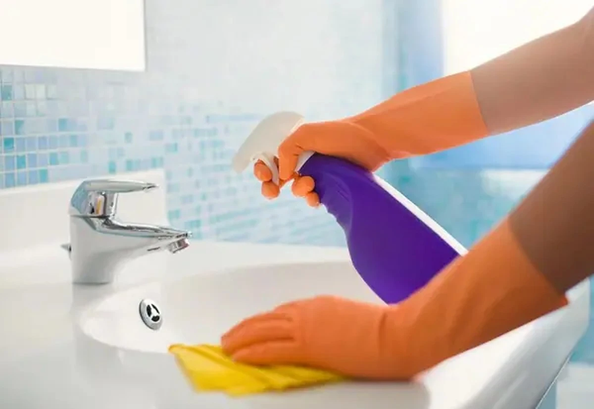 Adiós al moho y óxido: la técnica secreta para que tu baño brille como nuevo - image 1