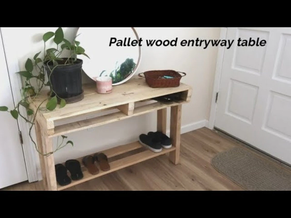 Adiós a los muebles caros: el truco para crear una mesa de consola con palés - image 1