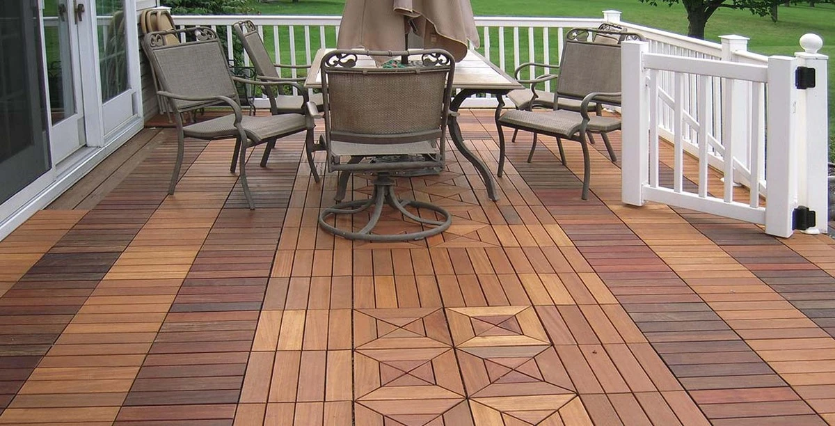 Adiós al suelo gris: las baldosas de madera para terraza de Action por 7€ - image 1