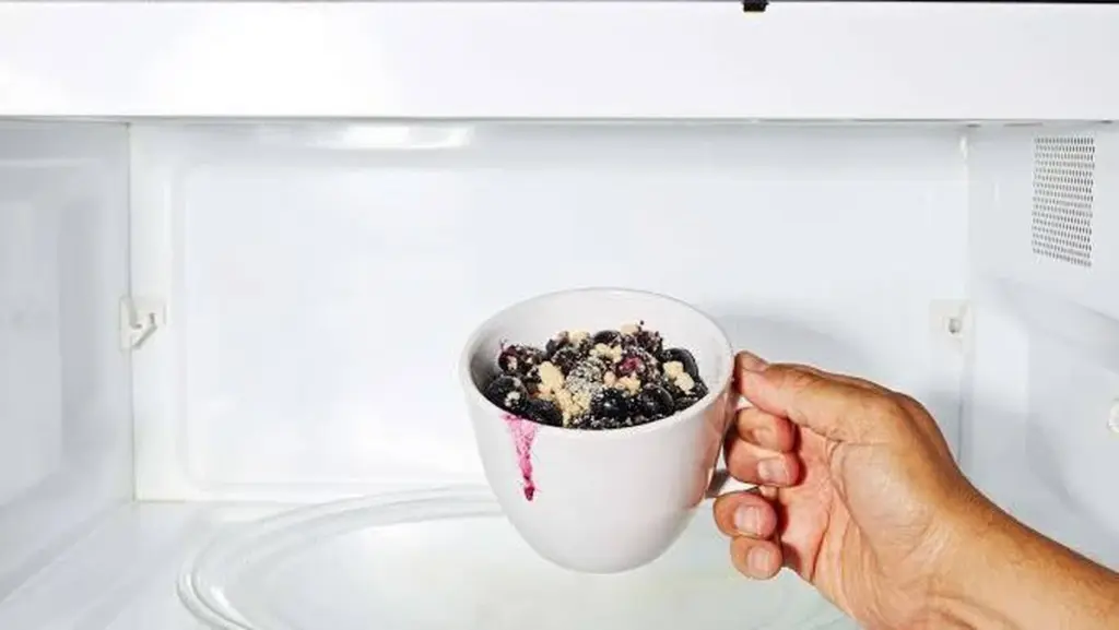 Adiós a solo calentar: el truco de tu horno de microondas para la cocina