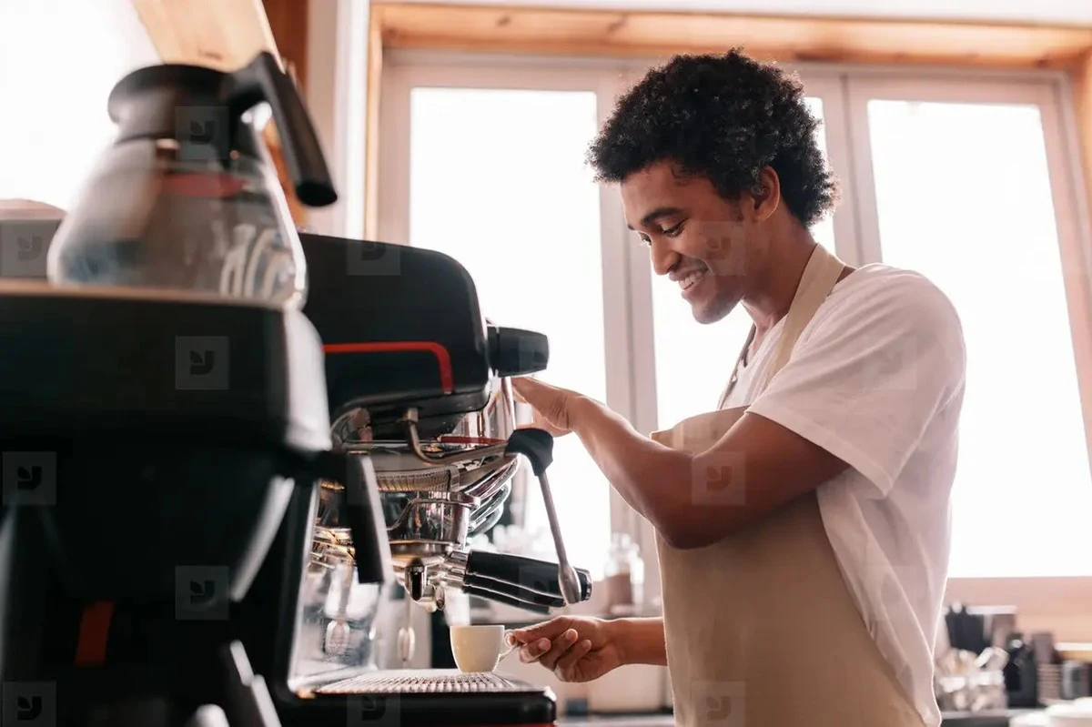 Adiós cápsulas: esta Cafetera superautomática De’Longhi Magnifica S ECAM 22.110.B te ahorra 400€ al año - image 1