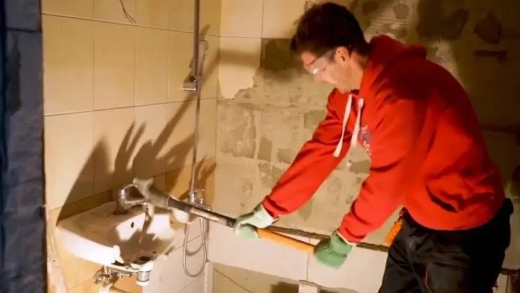 Baño en casa antigua: Kristiyan Krumov revela cómo evitar una reforma 5 veces más cara en Construcción y reformas (podcast de Lozan Lozanov)
