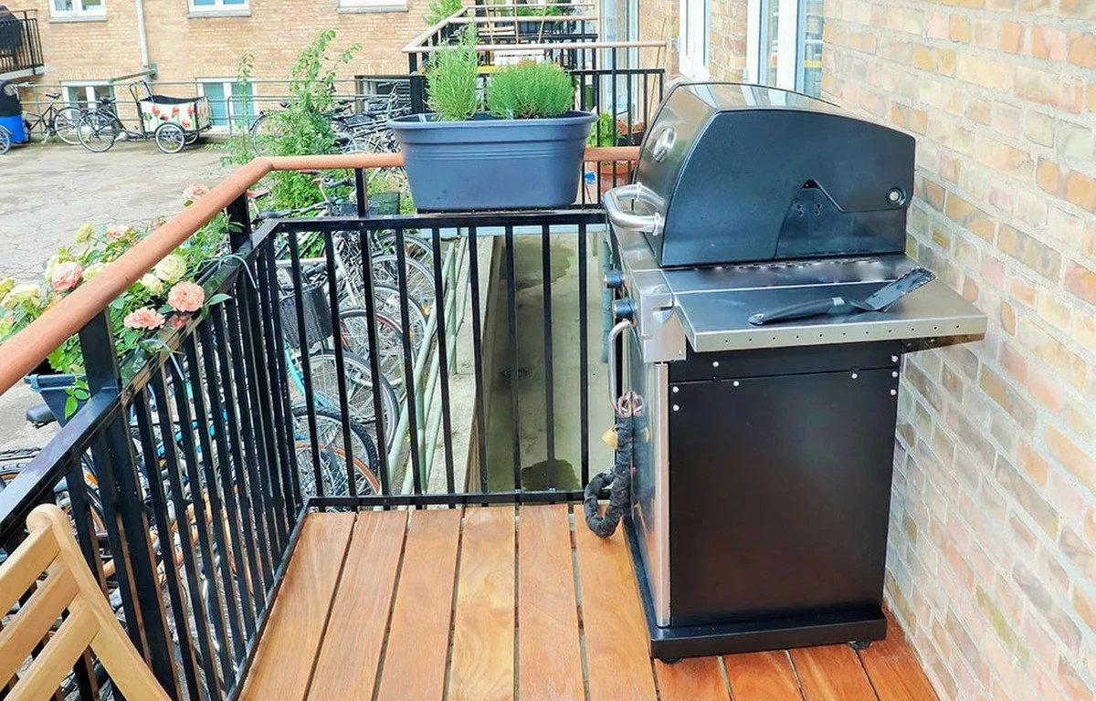 Barbacoa eléctrica en el balcón: el truco para cumplir el Reglamento de copropiedad - image 1