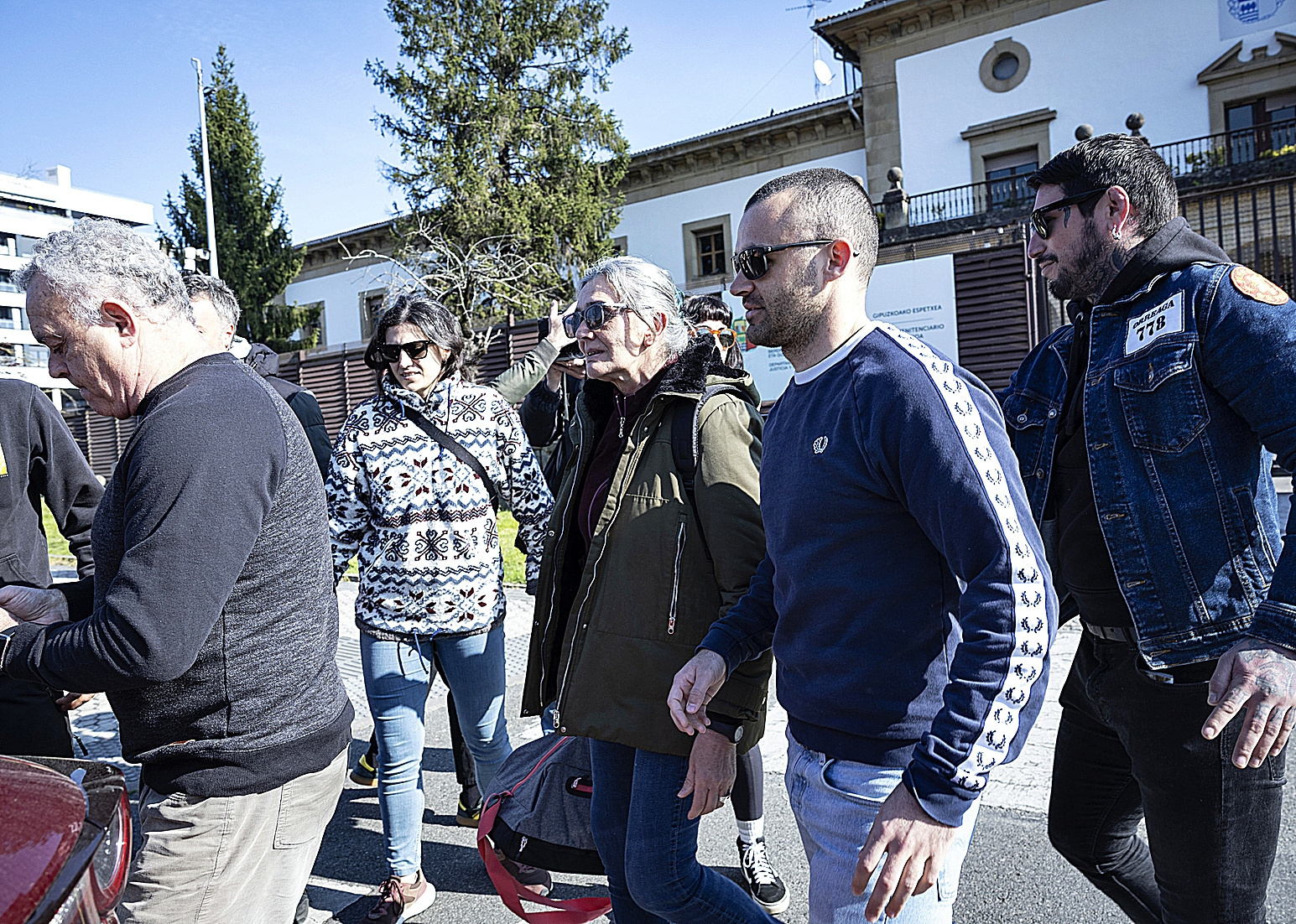 La ex jefa de ETA Soledad Iparraguirre, 'Anboto', a su salida de la cárcel de Martutene (San Sebastián) el 24 de marzo.
