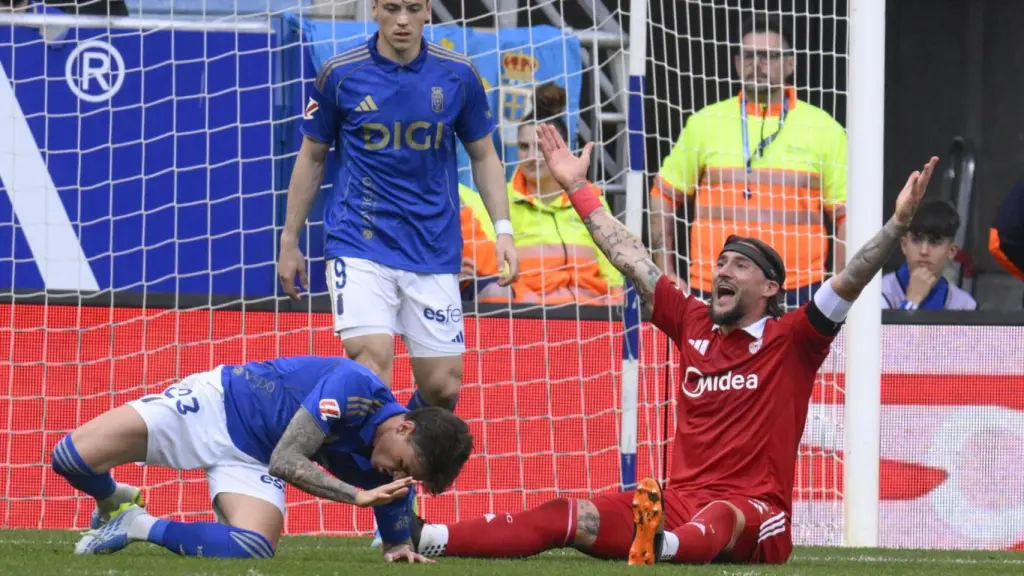 Gudelj durante el partido Sevilla - Oviedo.