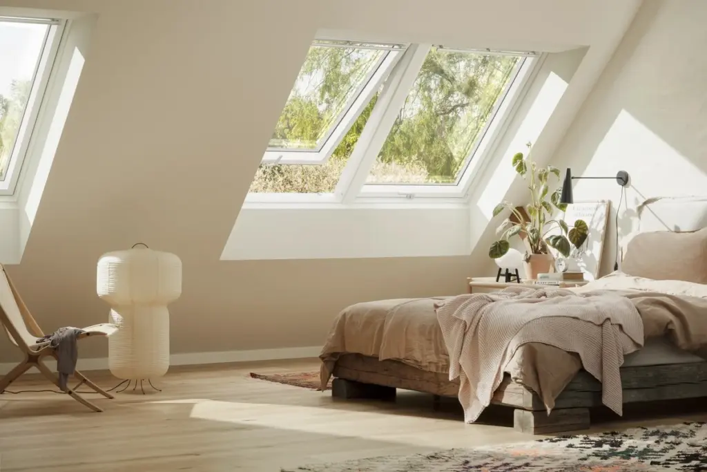 Buhardilla asfixiante: transforma tus ventanas de tejado VELUX en un balcón Clase A