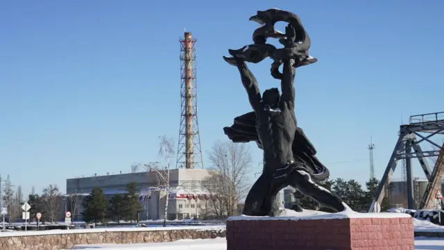 Vista de una escultura en la ciudad abandonada de Pripyat.