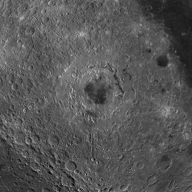 El cráter Orientale, situado en la cara oculta de la Luna