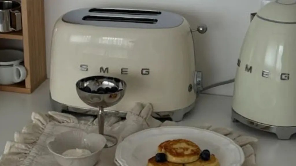 Café frío nunca más: la icónica taza de SMEG en Cdiscount por solo 12€