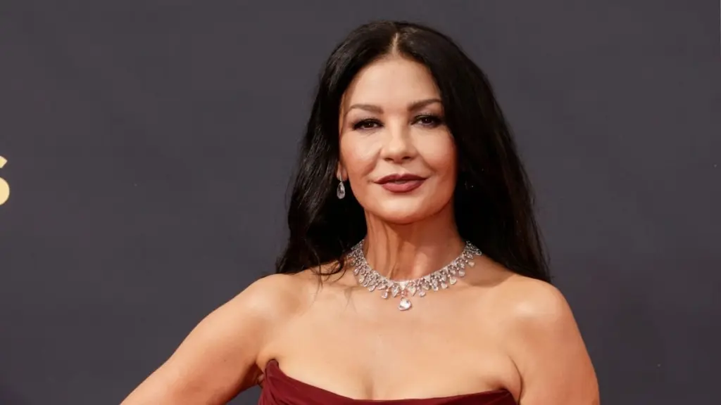 Catherine Zeta-Jones y Homes & Gardens revelan el truco del rojo para tu terraza