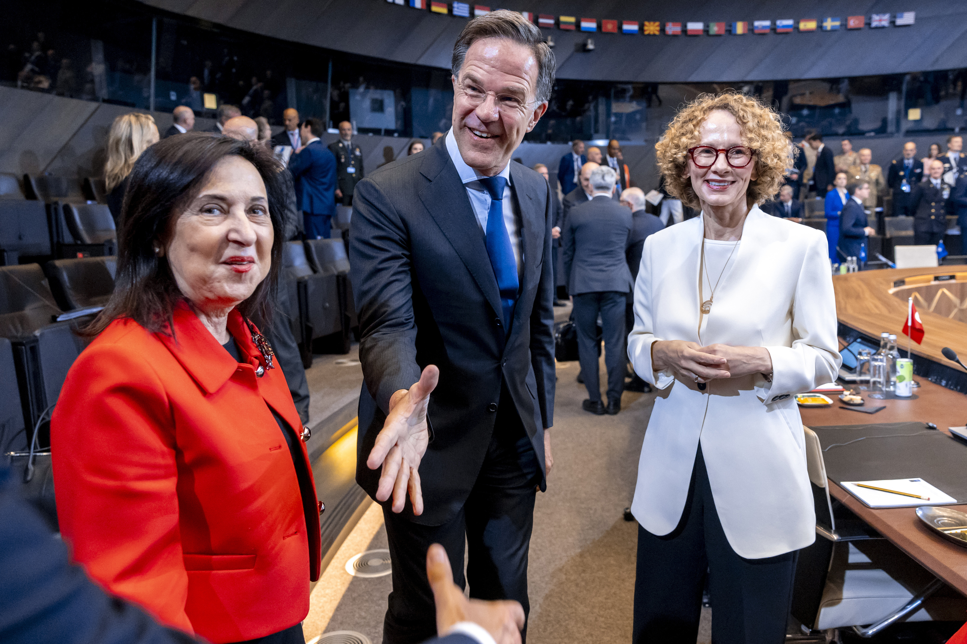 Margarita Robles junto al secretario general de la OTAN, Mark Rutte