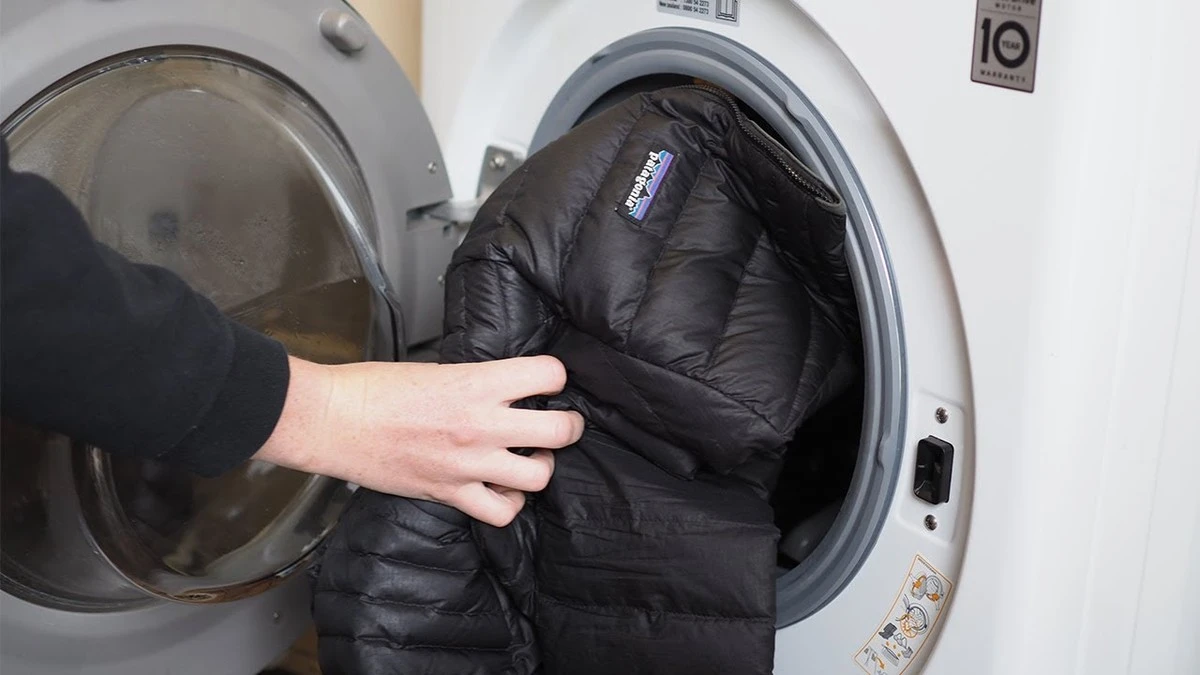 Chaqueta de plumón como nueva: el truco de la lavadora para no ir a la tintorería - image 1