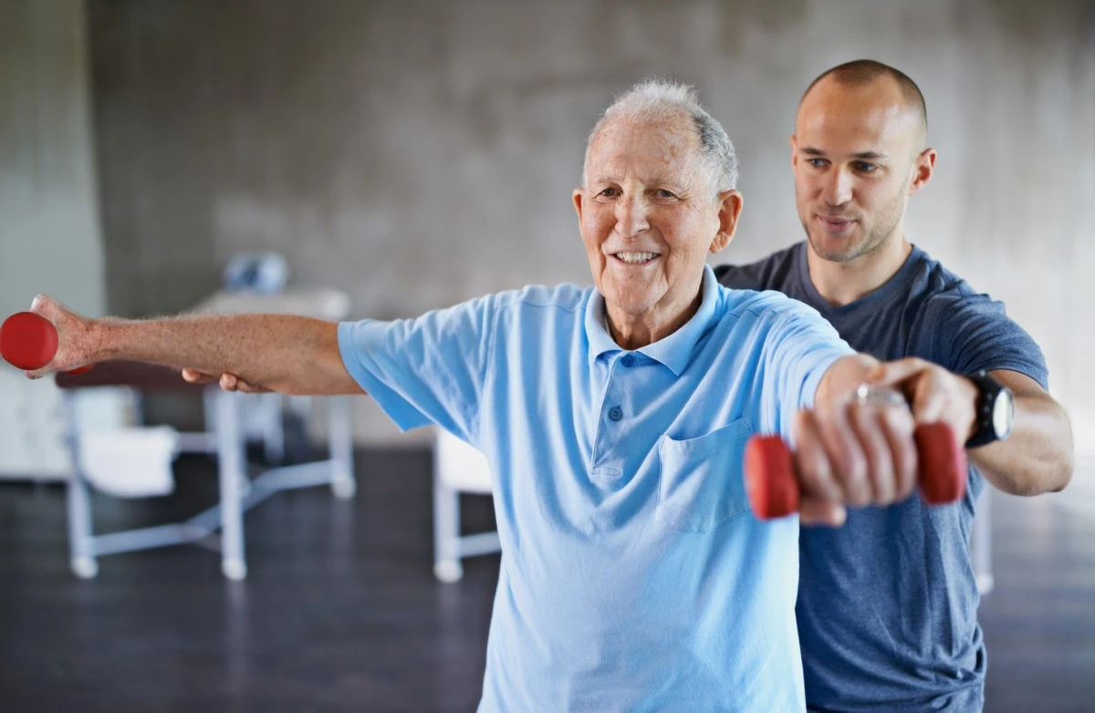 Cómo recuperar tu fuerza después de los 75: el secreto que los expertos usan para ganar músculo - image 1