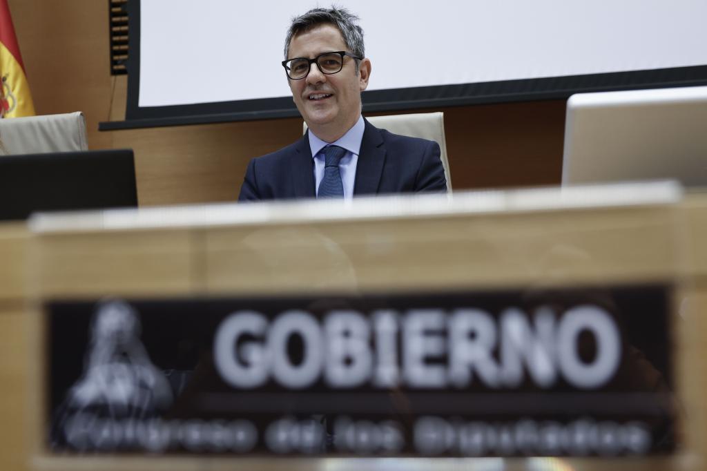 Félix Bolaños, este miércoles, en su comparecencia en la Comisión Constitucional del Congreso.