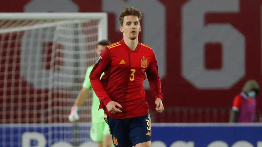 Diego Llorente durante un partido con la selección española