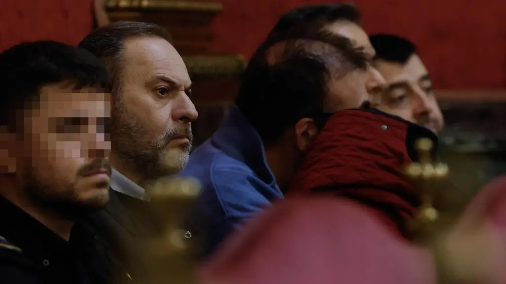 El exministro Jose Luis Ábalos (i), durante la audiencia preliminar en el Tribunal Supremo.