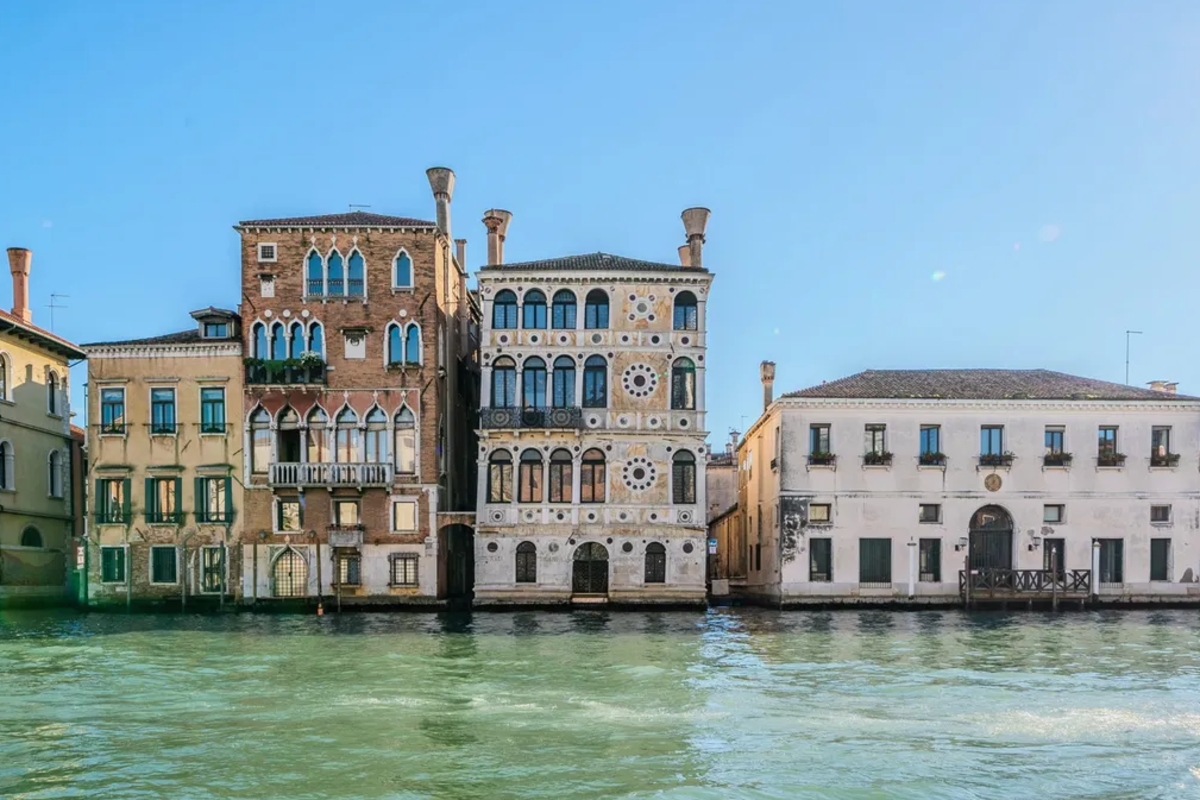 Un palacio, una leyenda negra y USD 21 millones: la venta del Palazzo Dario, la joya maldita de Venecia