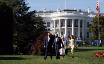Los reyes Carlos y Camila junto a Donald y Melania Trump en la Casa Blanca. (REUTERS/Suzanne Plunkett/Pool)