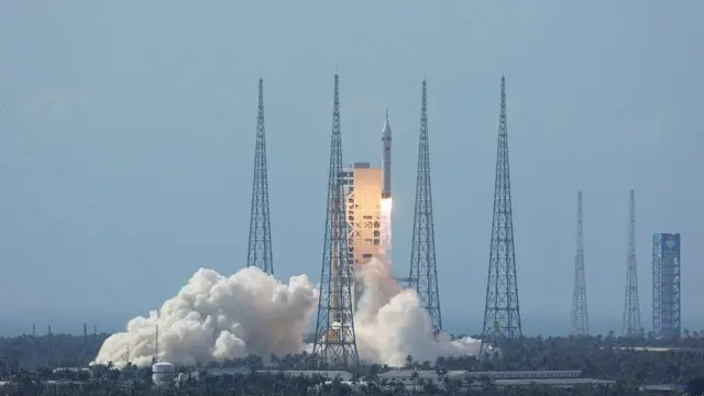 Un vuelo de prueba del cohete chino "Larga Marcha 10", el vehículo diseñado para llevar a los astronautas chinos a la Luna.