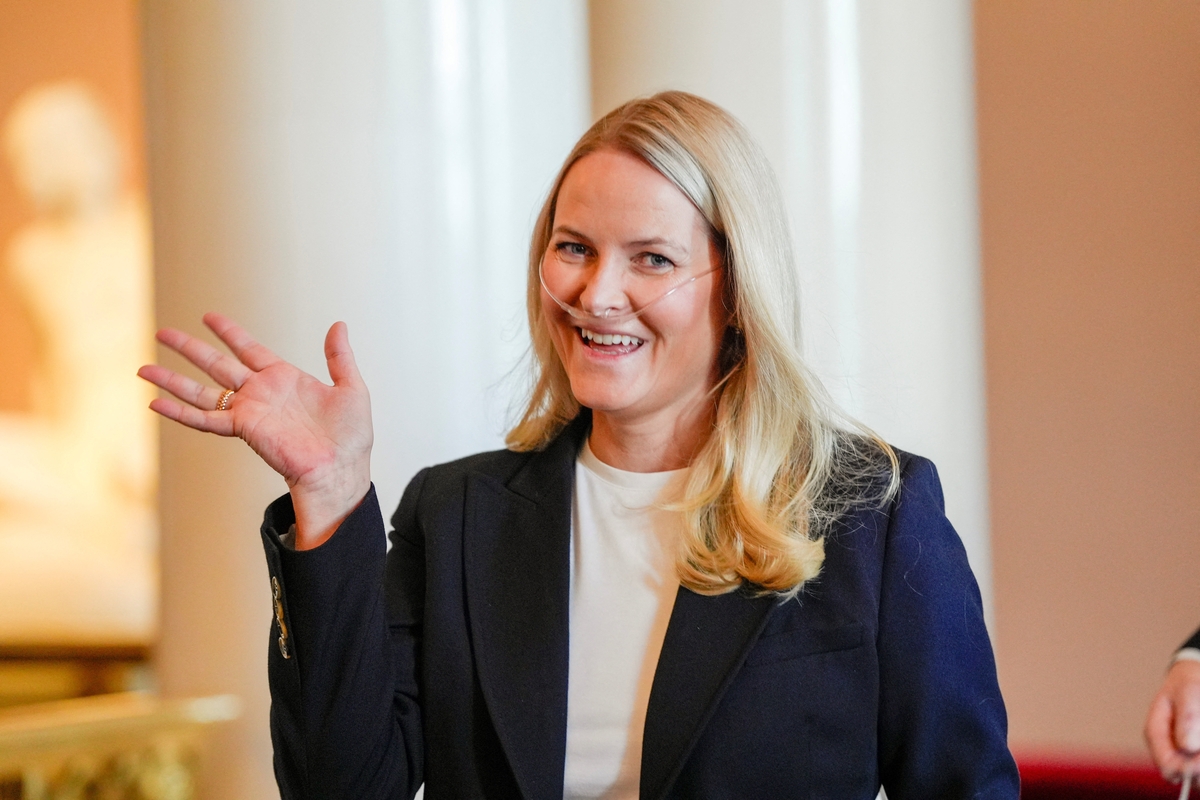 La princesa Mette-Marit de Noruega aparece en un acto público con su máquina de oxígeno (Reuters)